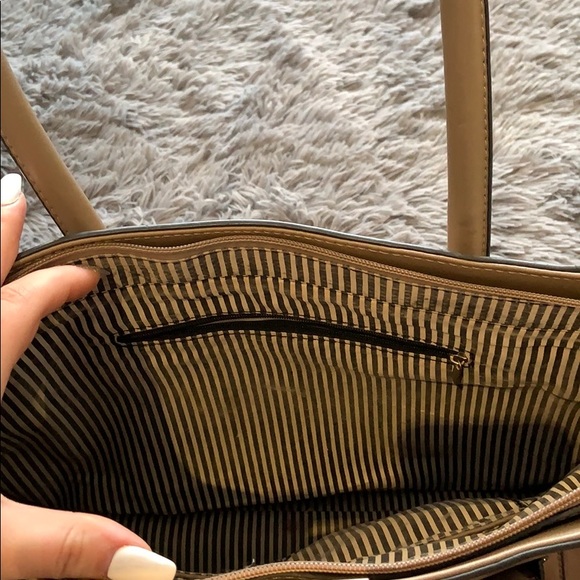 Tan purse - Picture 2 of 2